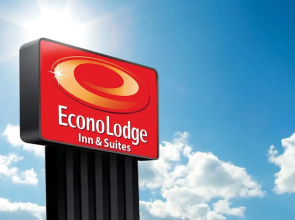 Econo Lodge Inn & Suites