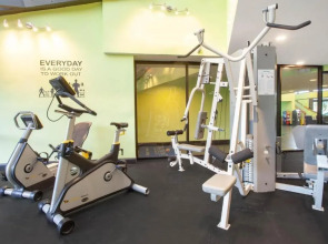 Grand Hotel Orlando at Universal Blvd - Shuttle to Theme Parks