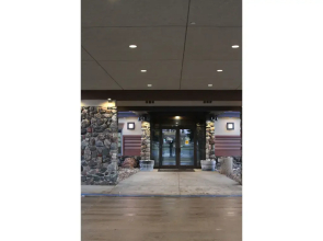 C'mon Inn Hotel & Suites