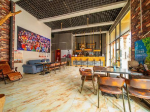 Yijiayi Holiday Hotel