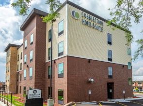Cobblestone Hotel & Suites - Hartford