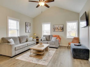 < 1 Mi to Lake Ontario: Oswego Group Retreat