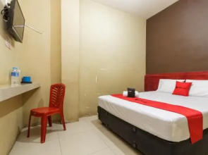 RedDoorz Near Duta Mall