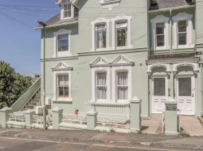 4 Glenthorne House