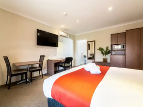 Parkes International Motor Inn