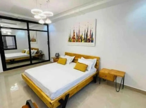 Room in Apartment - Large Bedroom With Small Work Area