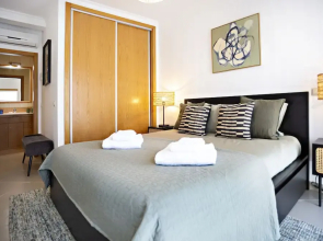 Pink House in Faro With 3 Bedrooms and 3 Bathrooms