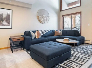 Cloud 9 by Avantstay Located at the Base of Vail Ski Resort w/ Community Pool & Hot Tub