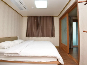 Daewoo Business Hotel