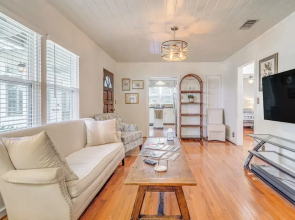 Charming Fairhope Home ~ 2 Mi to North Beach Park!
