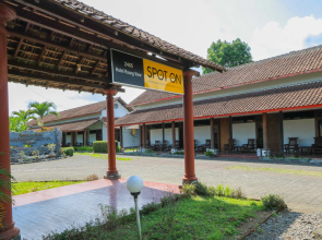 OYO 2465 Hotel Raung View