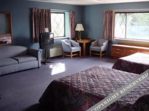 Royal Crest Motel