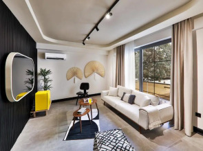 Отель Luff Suites