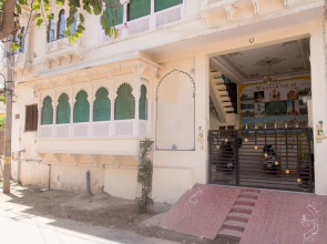 OYO 12250 Home Kesar Vilas near Trident Udaivilas