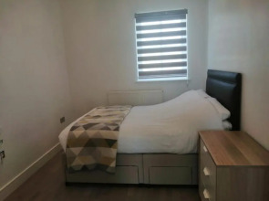 Apartment No 8 - Stay in style in the heart of the Cathedral City.