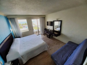 Room in Guest Room - Studio 502 Inside Cancun Resort