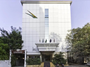 FabHotel Golden Emerald