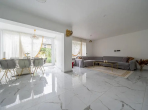 ID 7027 - Private House