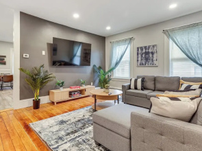 1 Mi to Dtwn: Pet-friendly Providence Apt w/ Yard
