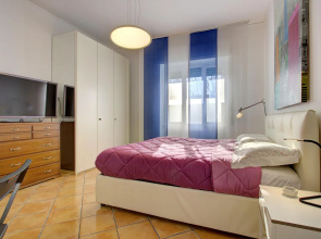 VOMERO-ROSSINI restored, 4 pax, 2 bath, wifi, aircond