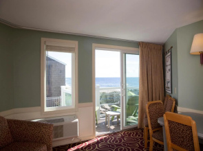 The Corsair & Cross Rip Oceanfront Resort