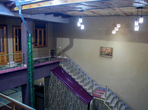Al Mansur Guesthouse