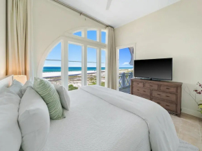 Paradise Loft 3 Bedroom Townhouse by RedAwning