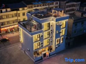 Luding Dadu Tingfeng Homestay (Luding Bridge Scenic Area)
