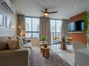 w Majestic 1BR w Beautiful View in Calle 50