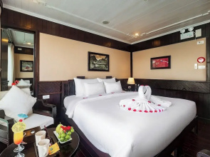 Halong Aquarmarine Royal Cruise