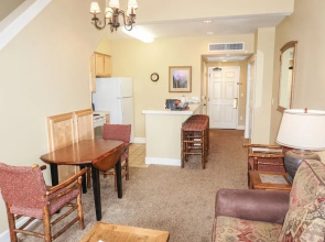 The Mountain Club #318 Village Plaza Studio Loft Suite - I condo