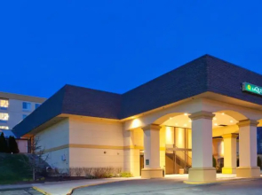 La Quinta Inn & Suites White Plains – Elmsford