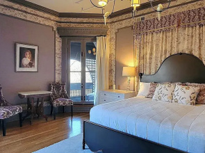 New Victorian Mansion Bed & Breakfast
