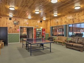 Bartlett Townhome w/ Balcony: 1 Mi to Ski Resort!