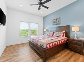 Majestic On Tablerock 5 Bedroom Home by RedAwning