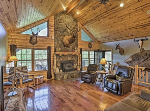 Black Hills Cabin: Hot Tub, Fishing Pond & Deck