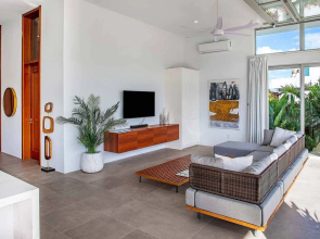 Oceanside Vacation Villa with Private Pool and Resort Amenities v10