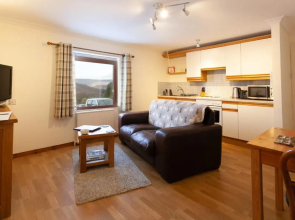 Lochview House Apartment