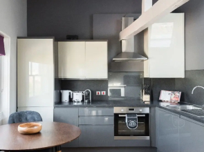The Riverside Escape - 3bdr in 3 Central Apartments
