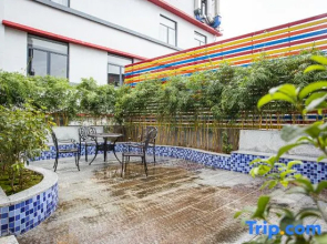 Yueshan Yiju Hotel (Yulin Guogou Center Jincheng Center Branch)
