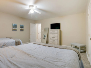 Lakefront Raleigh Retreat ~ 7 Mi to Downtown!