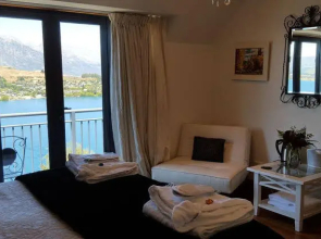 Amour Queenstown Bed and Breakfast
