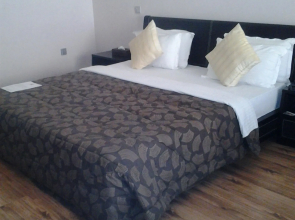 Pearl Manor Luxury Suites