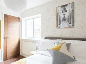 The Century Chalet - Contemporary 2bdr with Parking