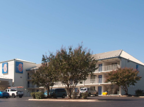 Motel 6 Raleigh, NC - Cary
