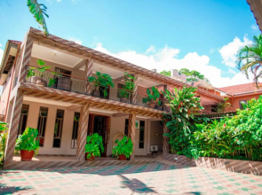 Lush Garden Business Hotel