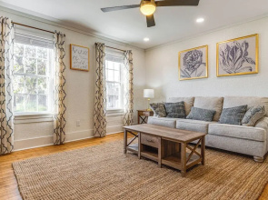 Chic Indianapolis Home w/ Patio < 2 Mi to Downtown