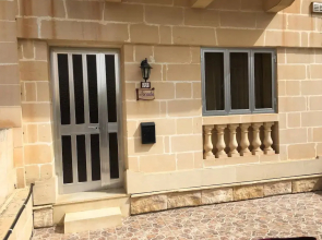 Ground Floor Maisonette In Birzebbugia