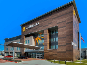 La Quinta Inn & Suites by Wyndham DFW West-Glade-Parks