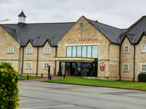 Best Western Plus Pastures Hotel